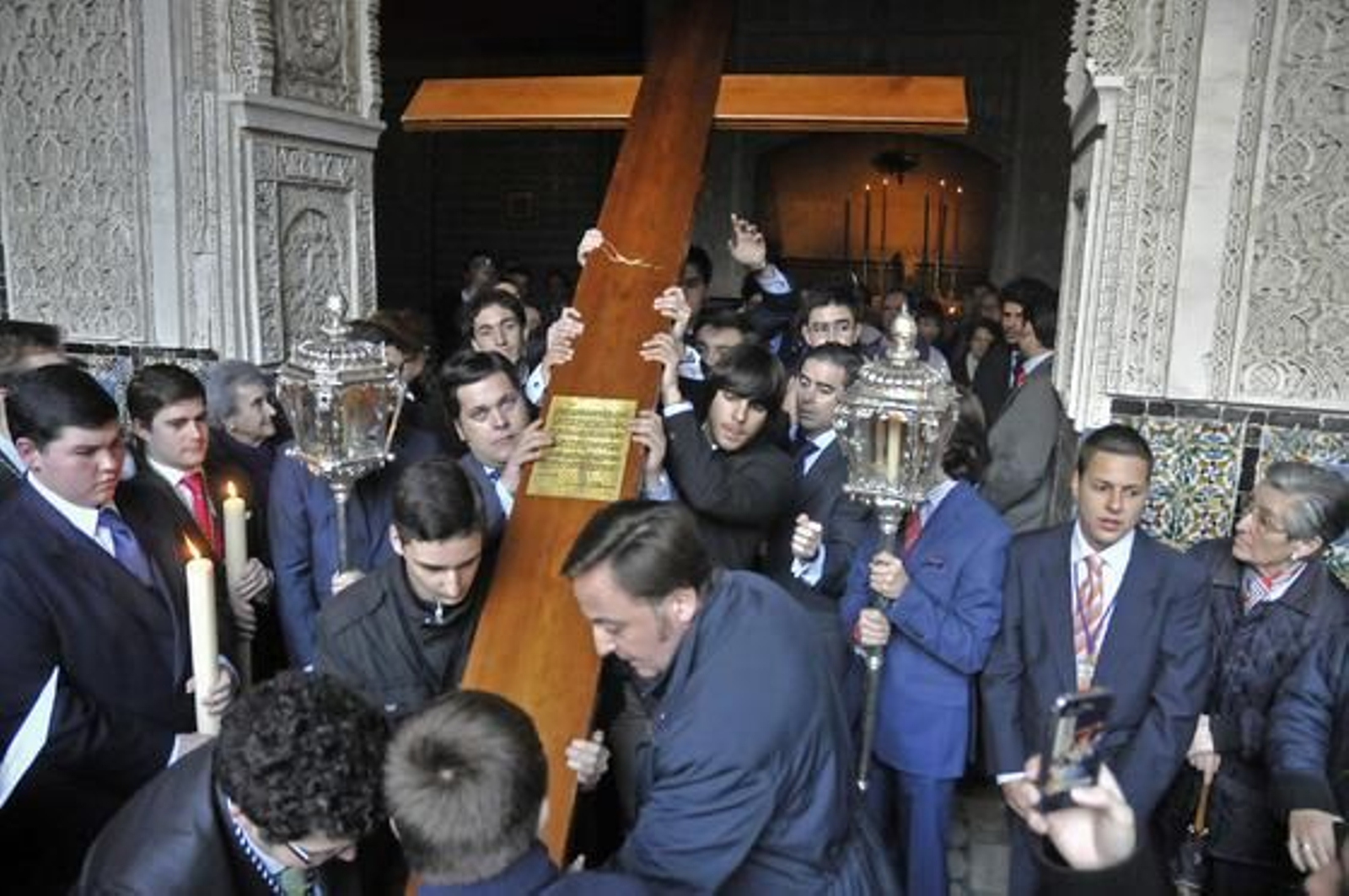 Salida del vía crucis de la Cruz.

Foto: Juan Carlos Vázquez