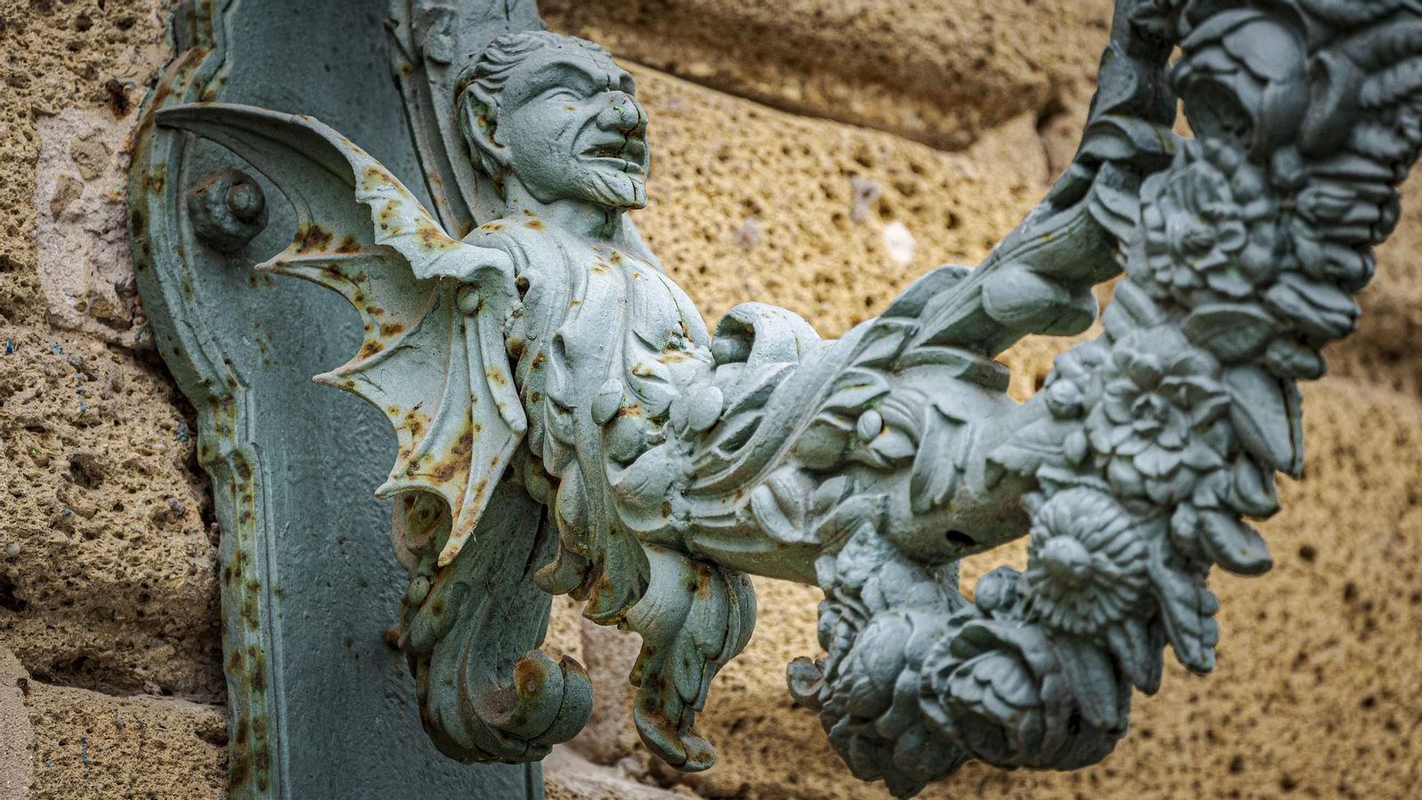 El mal estado del edificio del Ayuntamiento de Cádiz