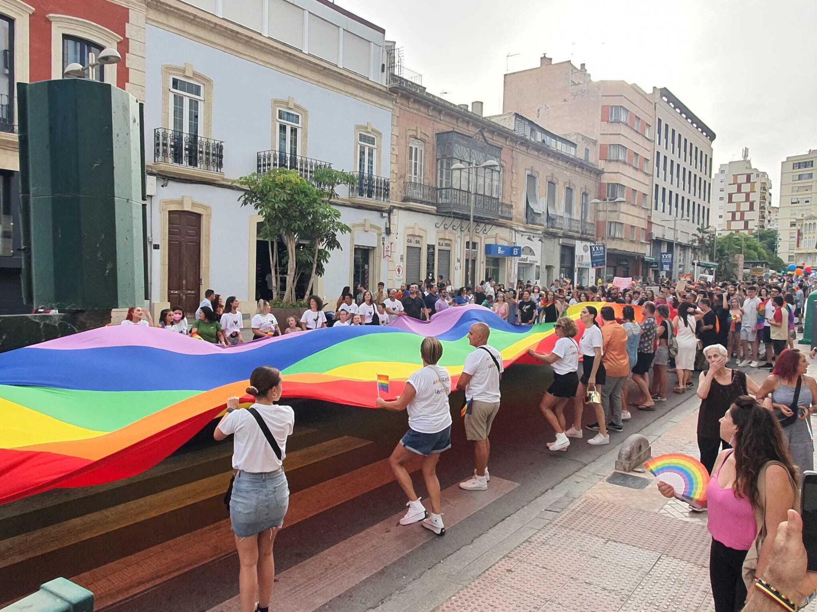 Una marea multicolor reivindica en la capital la igualdad real y efectiva para el colectivo LGTBI