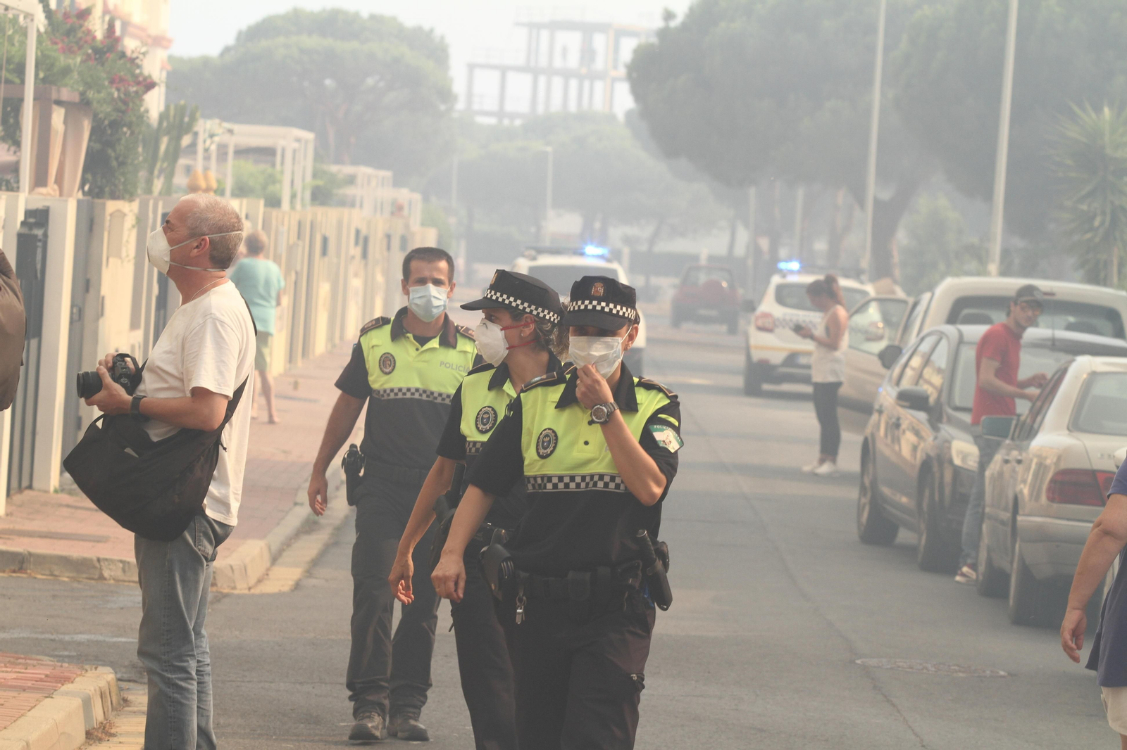 Las imágenes del incendio en Moguer y Mazagón