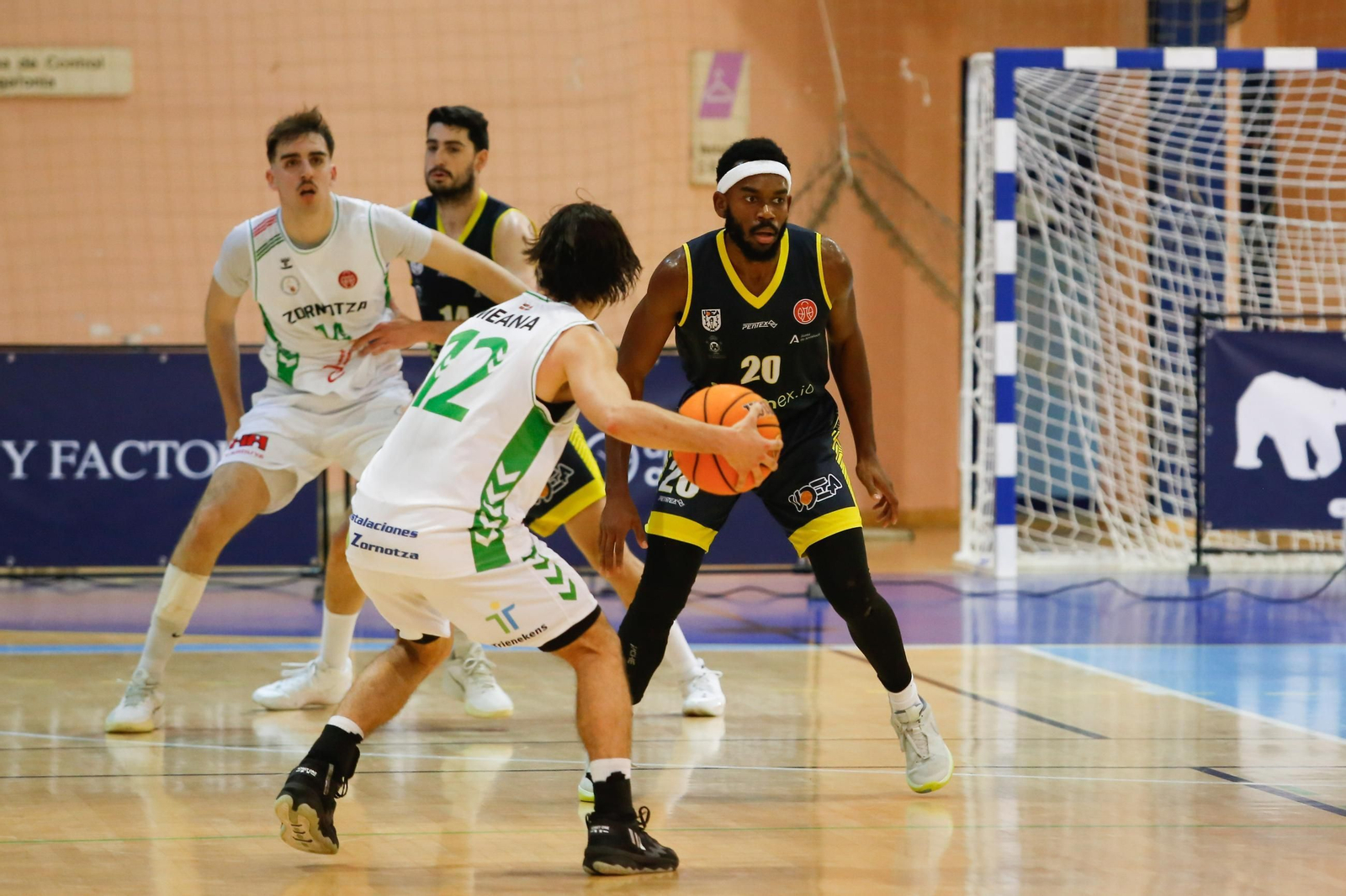 Las fotos del Udea-Zornotza de la Segunda FEB