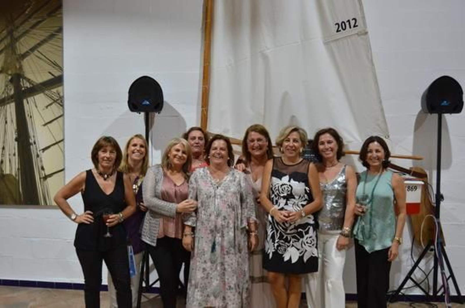 Ana Cervera con Salome Gutiérrez, María José Mancilla, Carmen Rodríguez-Sanchez, Teresa Palomino, Valle Sánchez, Belén Hoyos y Chuca Murrizabal.

Foto: Ignacio Casas de Ciria