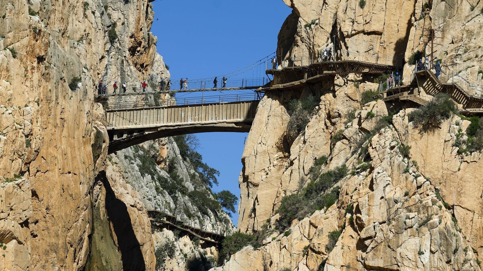 El Caminito del Rey celebra sus 10 años con las obras del mayor puente colgante de España