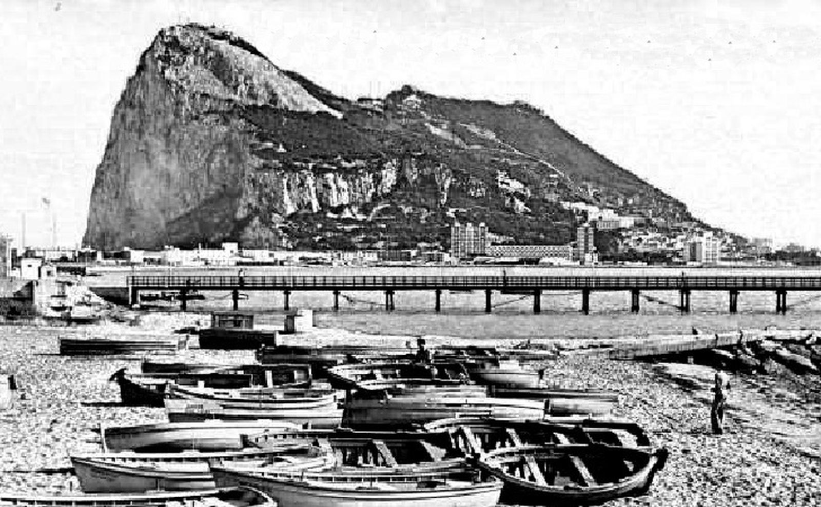 Embarcadero primitivo construido en los años cuarenta del siglo XX en el litoral de poniente de La Línea.