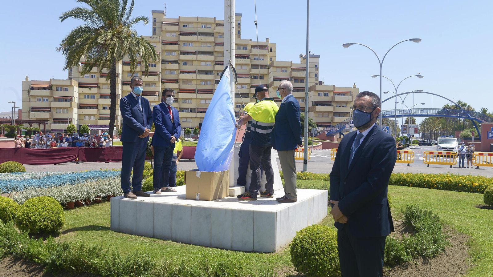 Izado de la bandera de La Línea