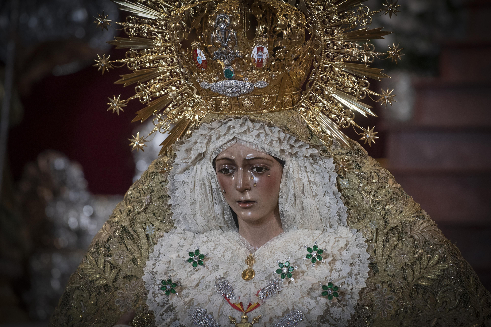 El besamanos de la Macarena, en imágenes