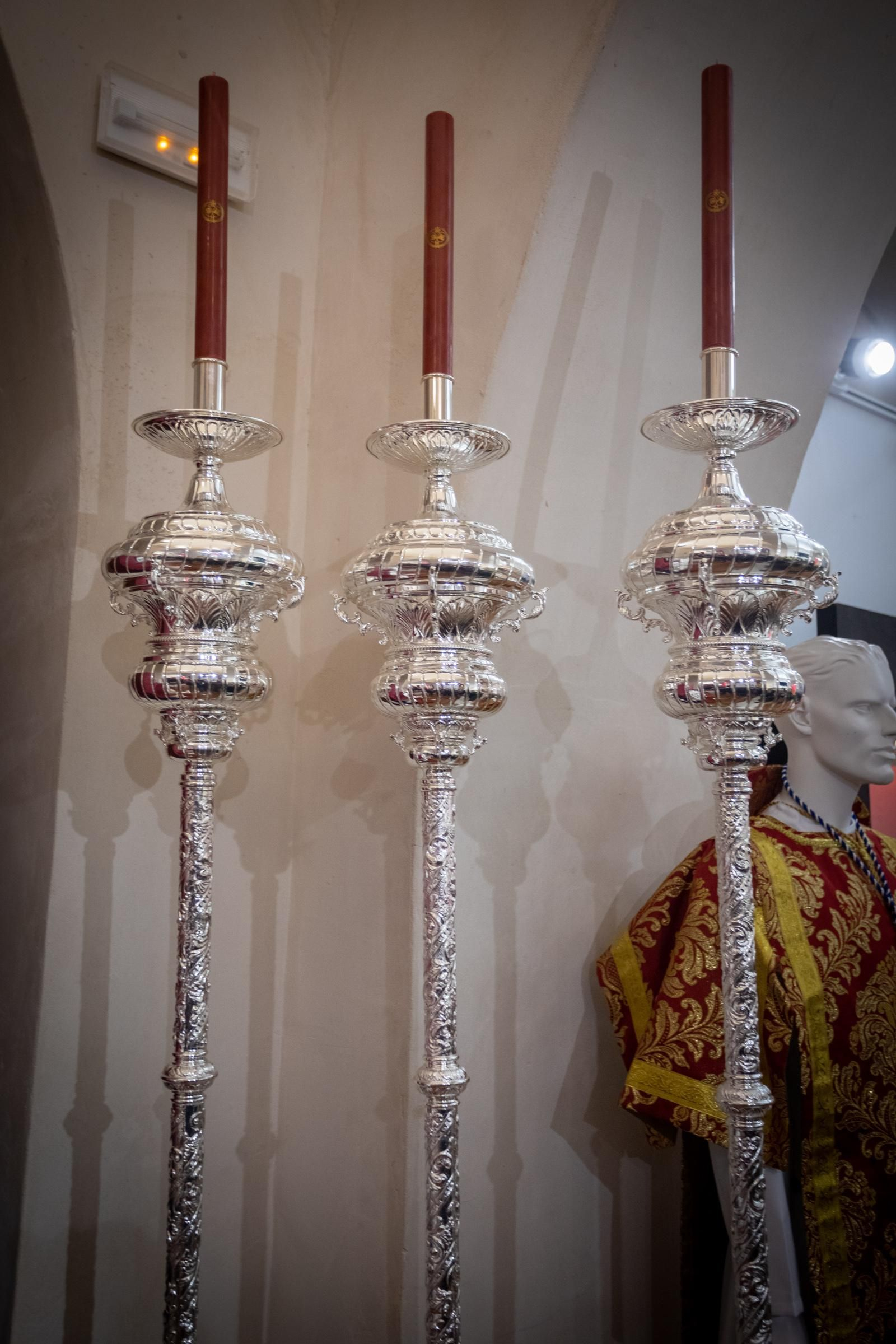 Las imágenes de la exposición Opera Nova, estrenos de las hermandades de San Fernando