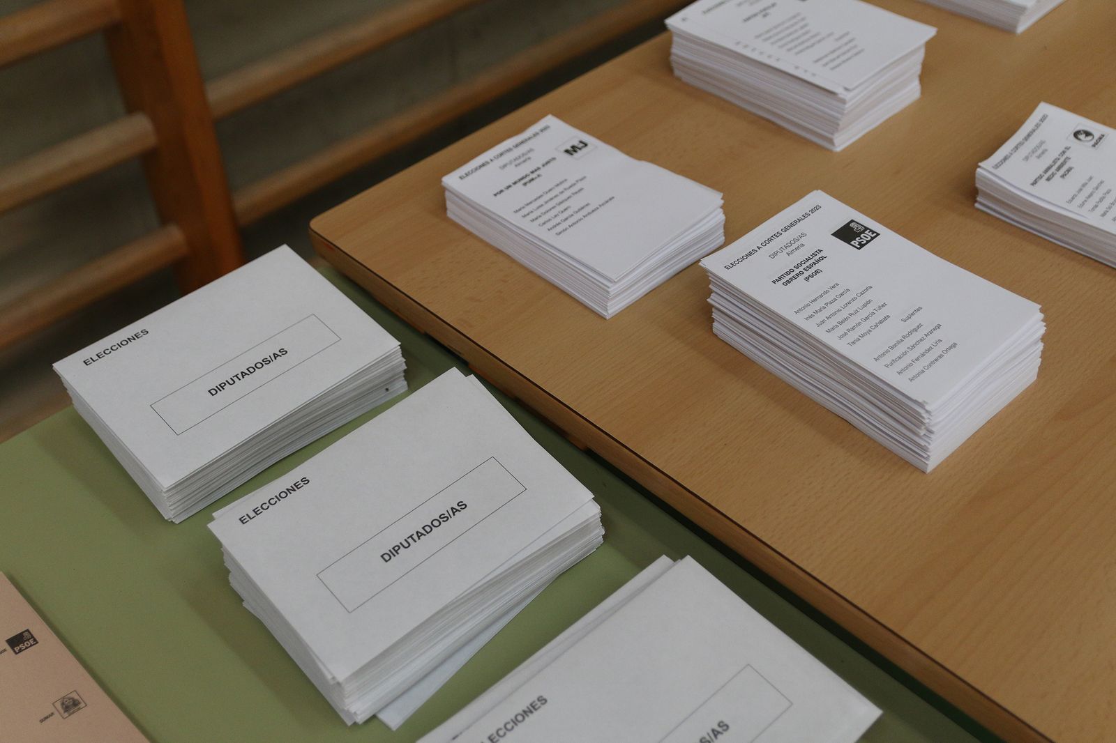 Almería hace cola para votar en las elecciones generales del 23J