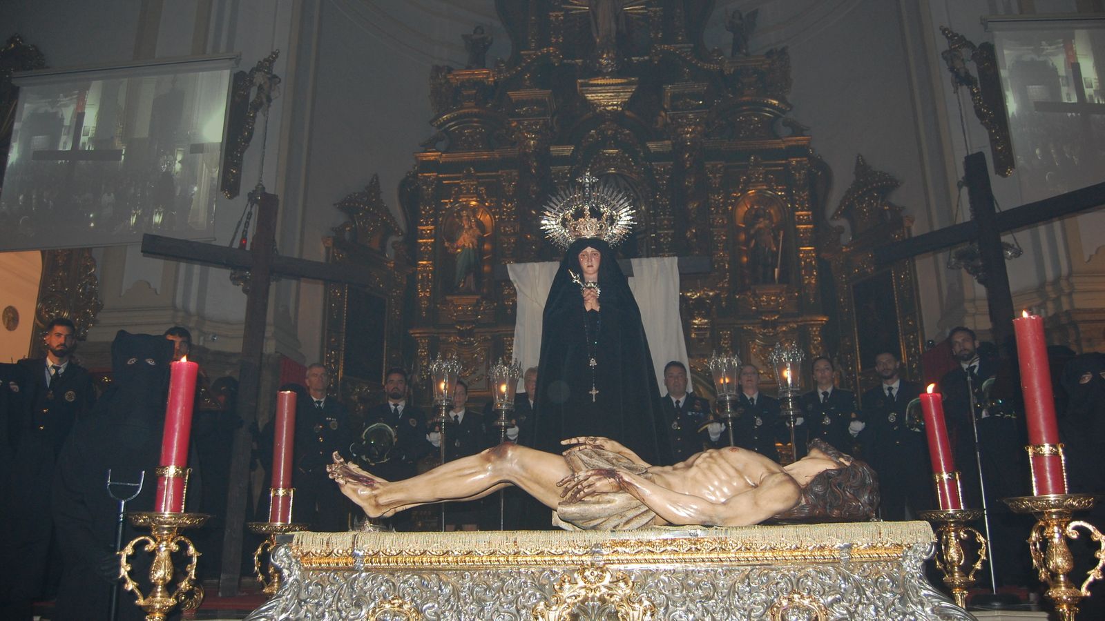 Encuentro de las hermandades en la Iglesia de la Encarnación.