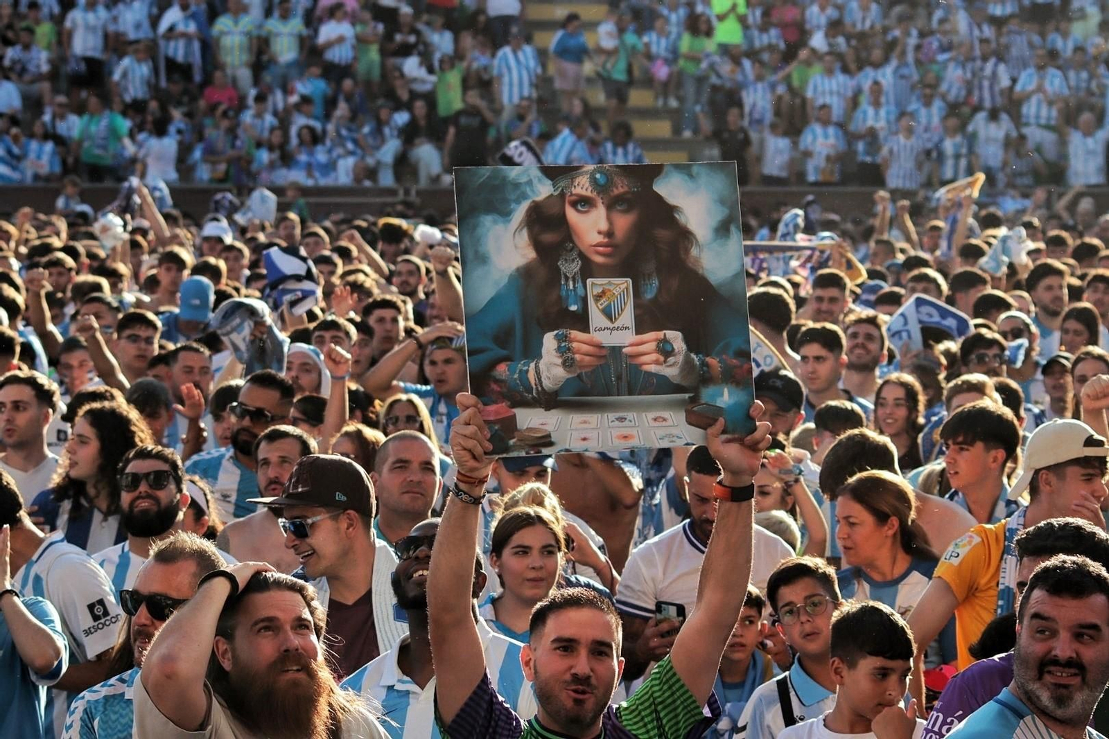 La madrugada interminable con la que Málaga celebró el ascenso