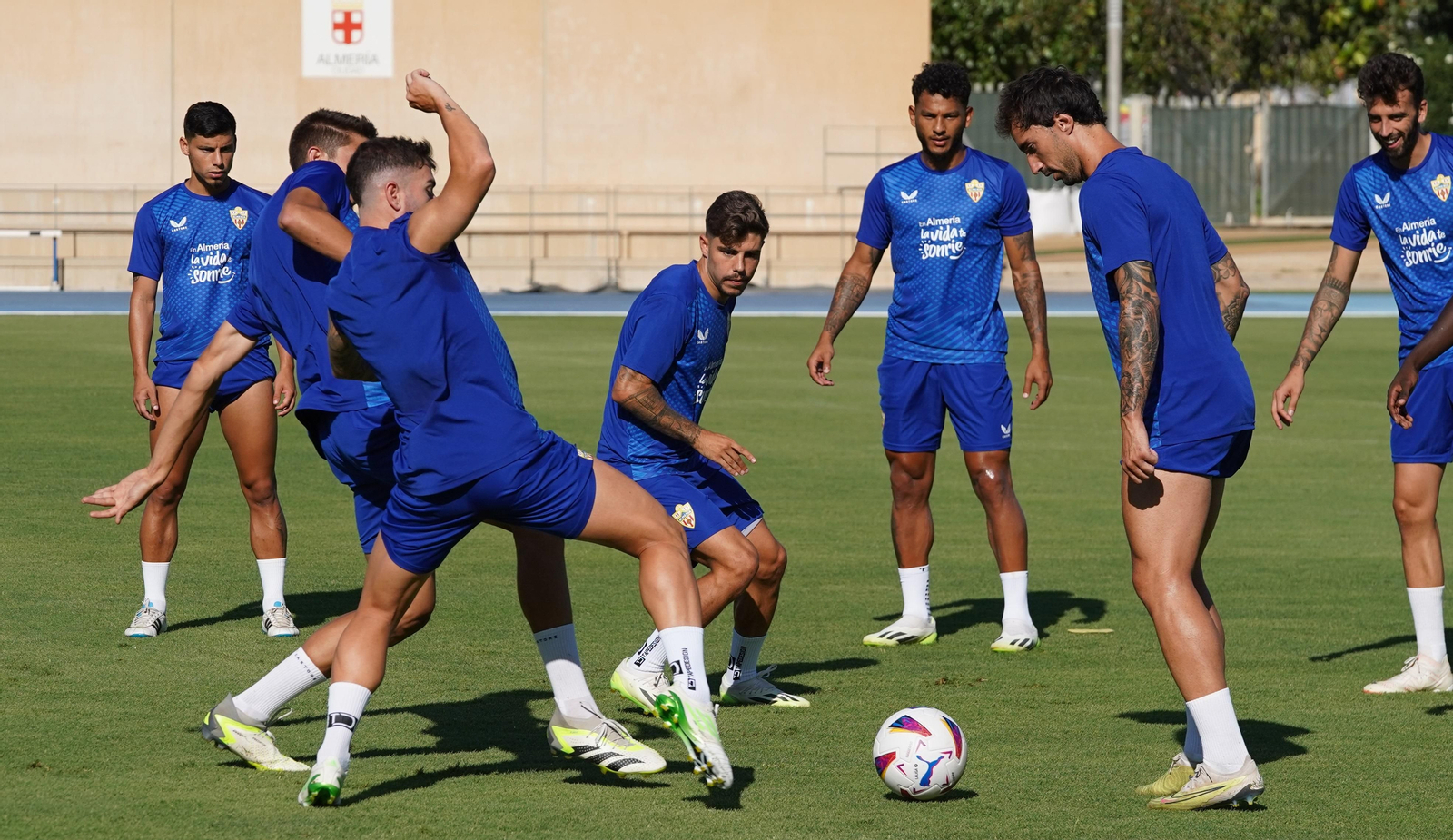 Pozo, que se retiró antes de tiempo en el amistoso del sábado, dentro de un rondo este lunes