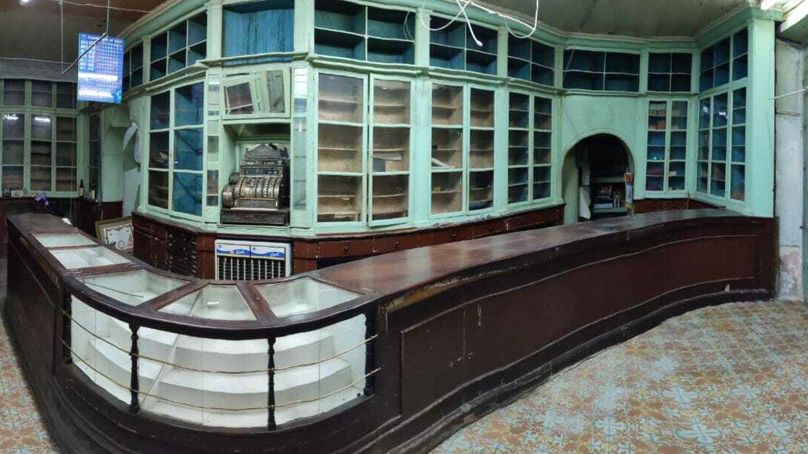 Una imagen panorámica actual del interior de Luis Pérez Grant, abierta al público  en 1880.