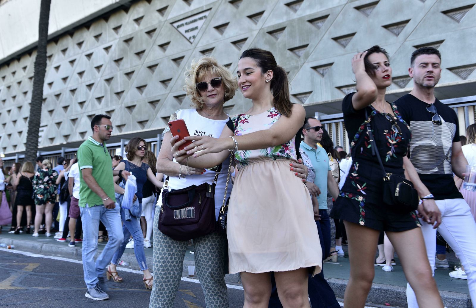 Las imágenes del ambiente previo al concierto de Alejandro Sanz en Sevilla