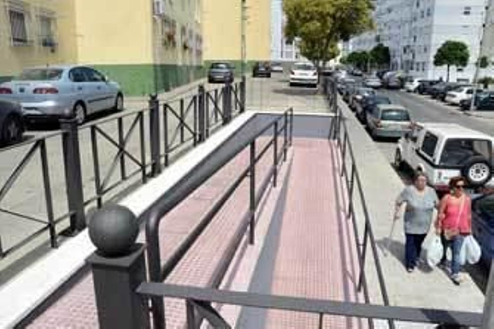 Imagen de la obra realizada en la barriada El Calvario para salvar el desnivel que había.