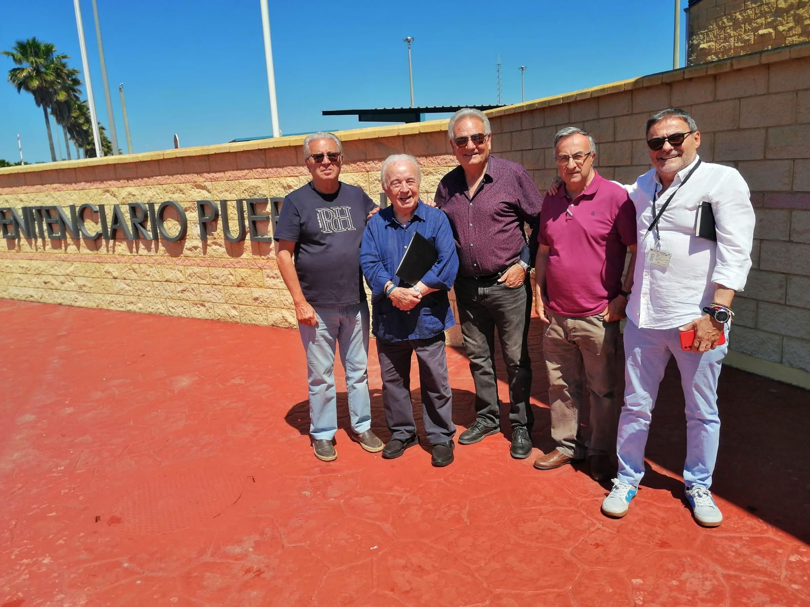 Pepe Marín, Manuel Lozano 'El Carbonero' y Pepe Soto, con otros participantes.