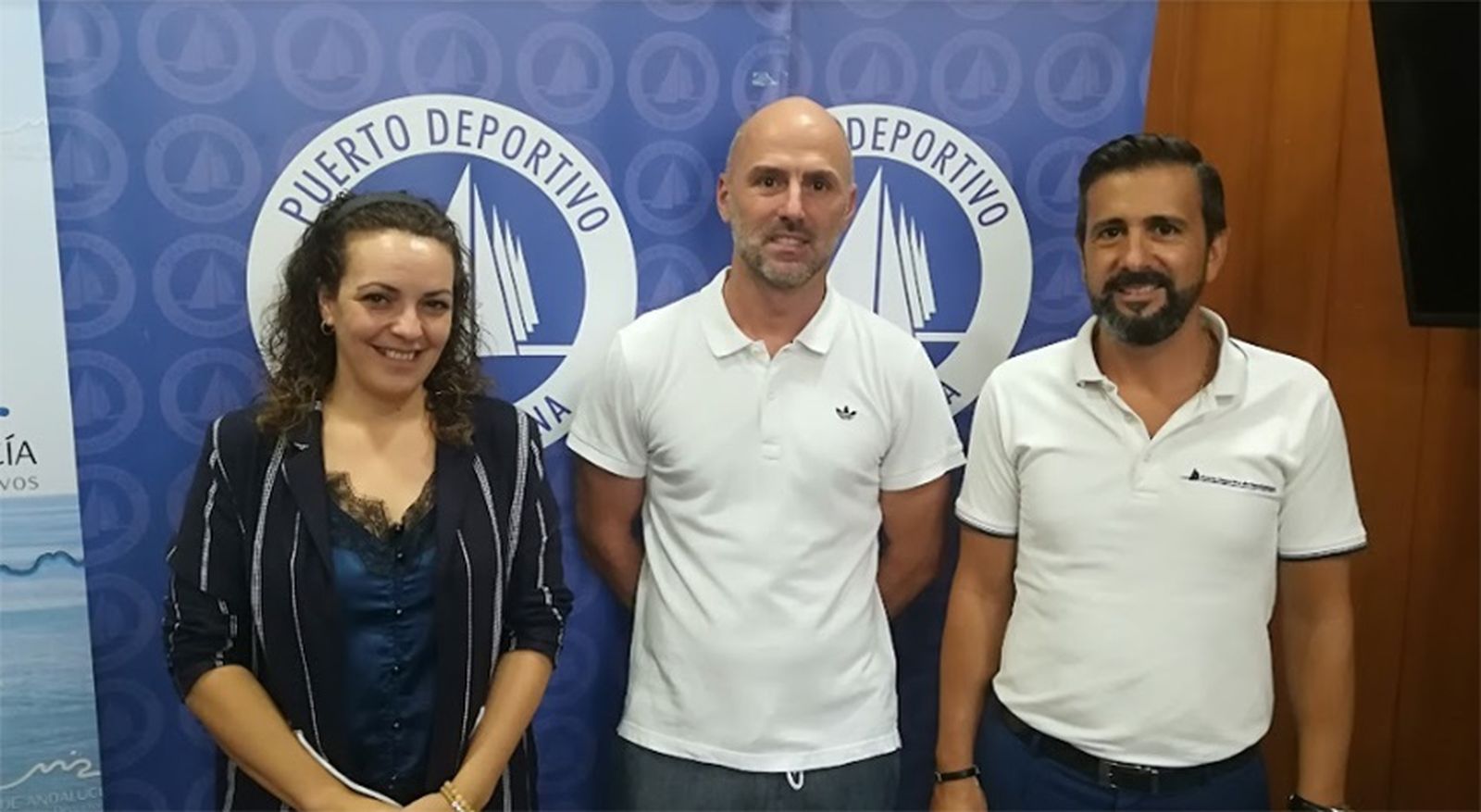 La firma del convenio de patrocinio entre el Puerto y el Club Hockey Benalmádena.