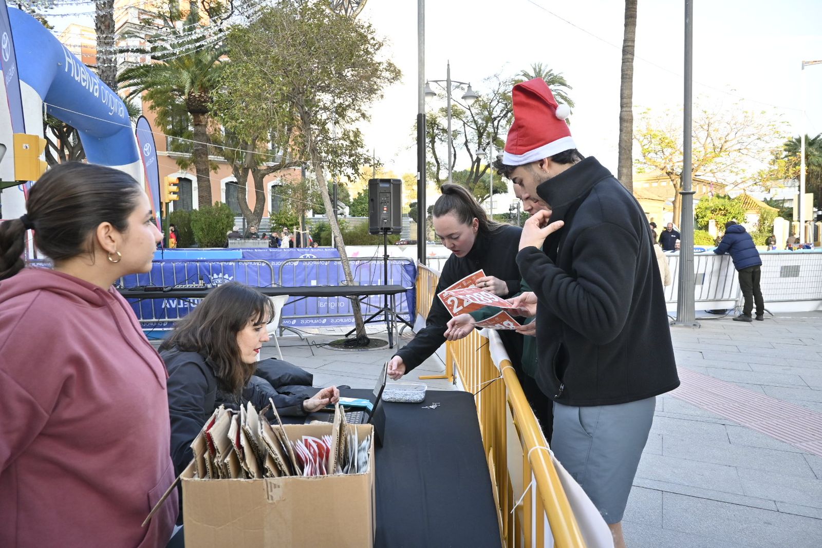 Búscate en las mejores fotografías de la San Silvestre de Huelva 2025