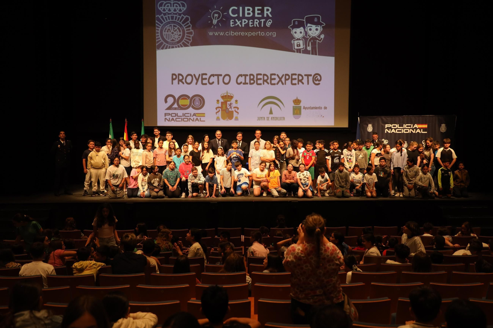 Parte del alumnado que ha recibido el distintivo.