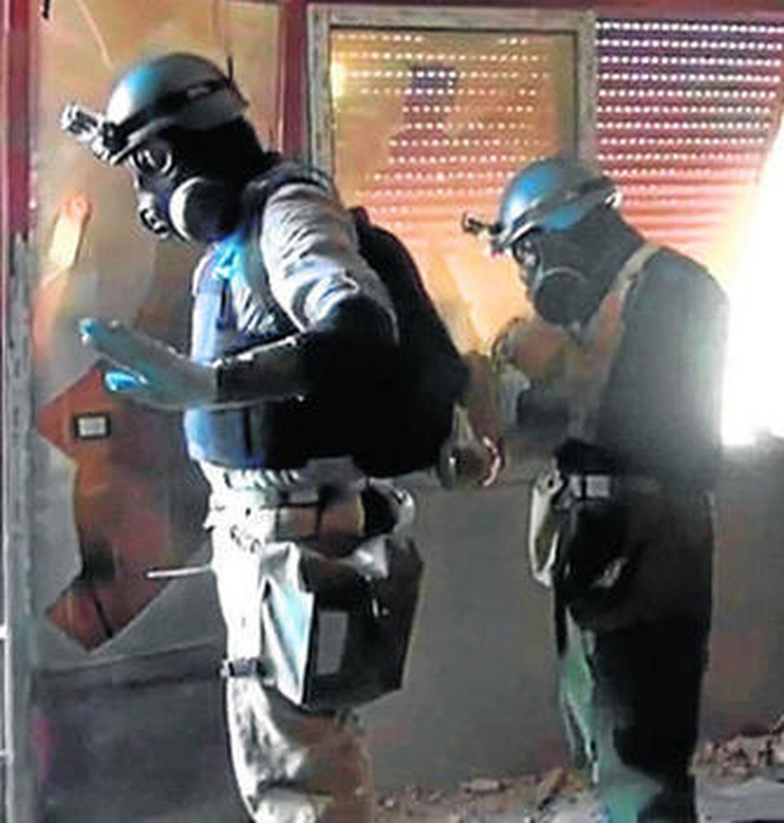 Los inspectores de la ONU llegan a Zamalka, al este de Damasco, para recoger muestras del supuesto ataque químico.