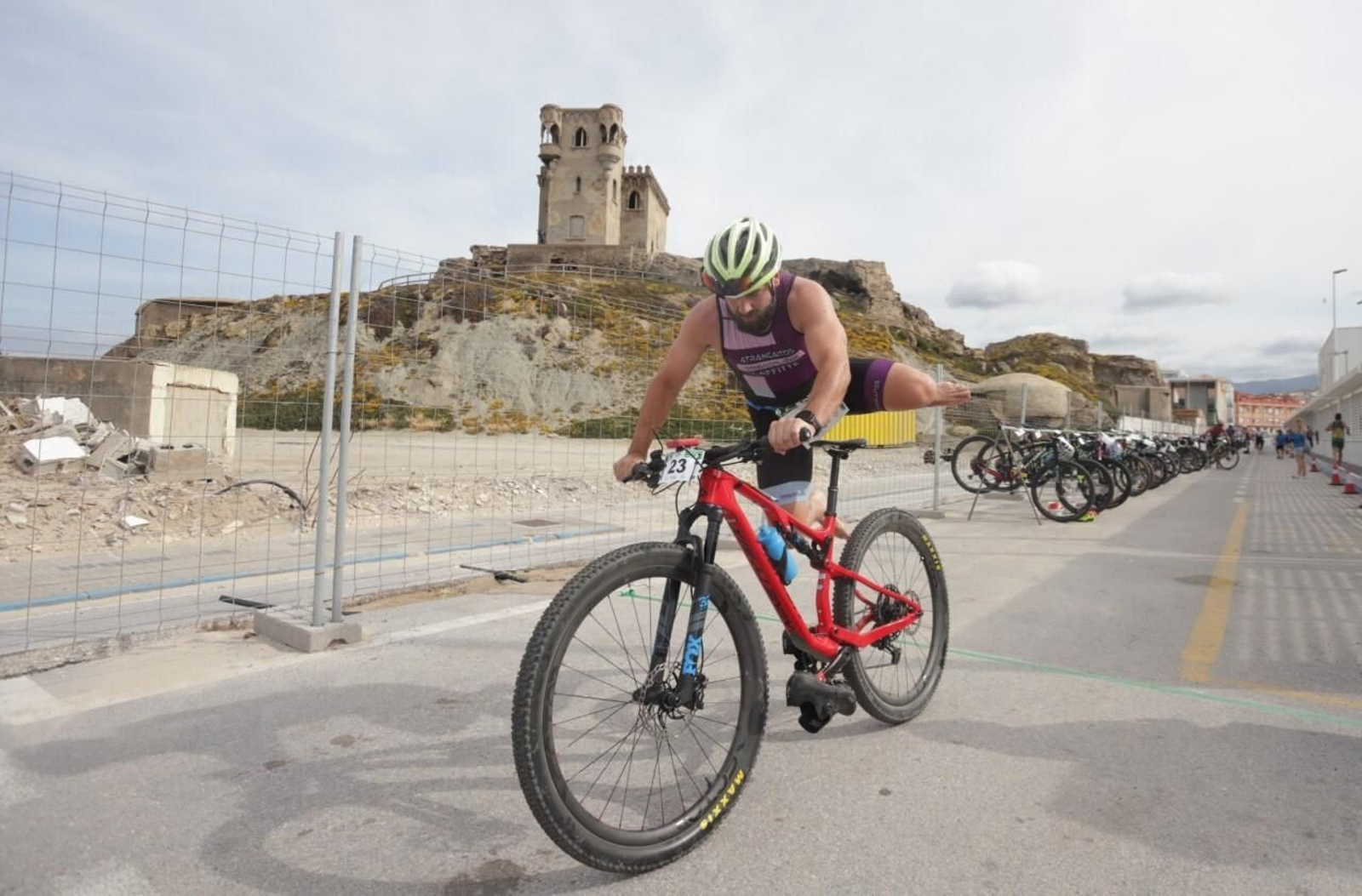 Un participante del Cross del Viento de Tarifa.
