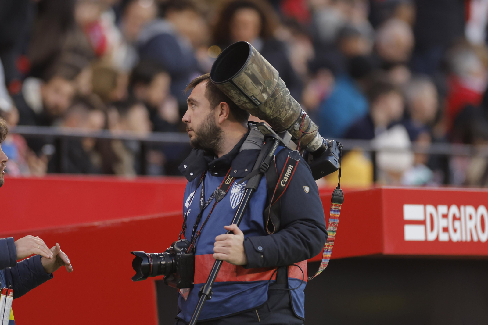 Búscate en las fotos del Sevilla-Elche