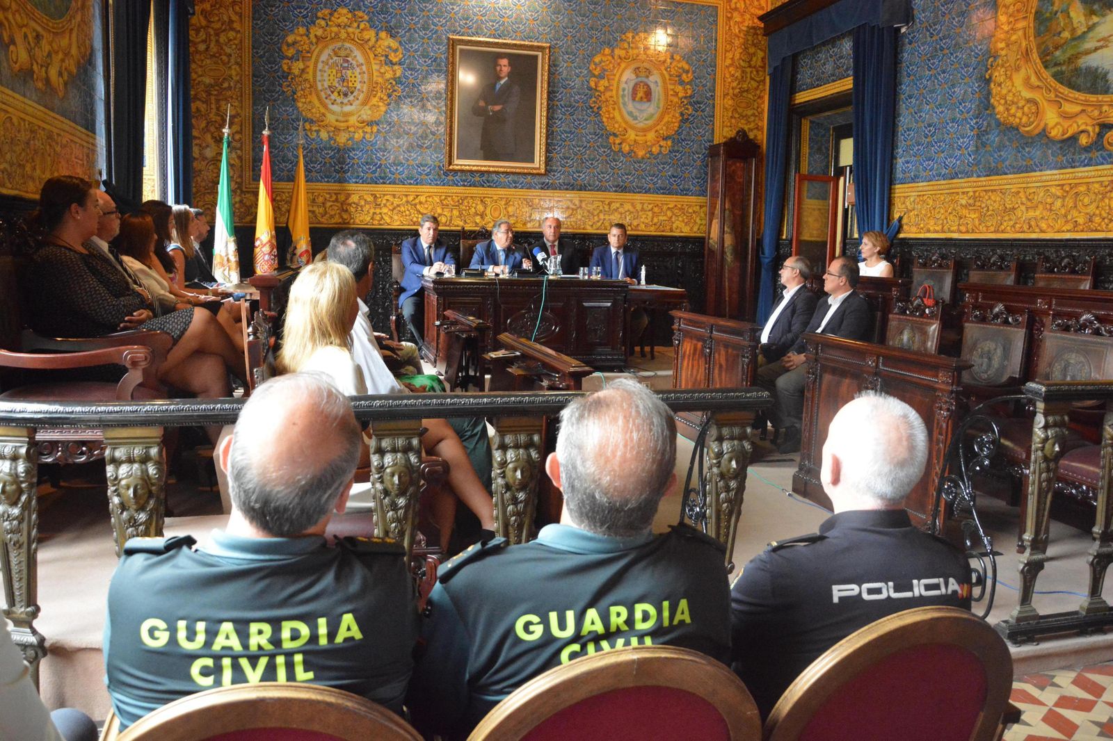 El salón de plenos del Ayuntamiento de Algeciras, durante la visita de ayer del ministro del Interior, Juan Ignacio Zoido.