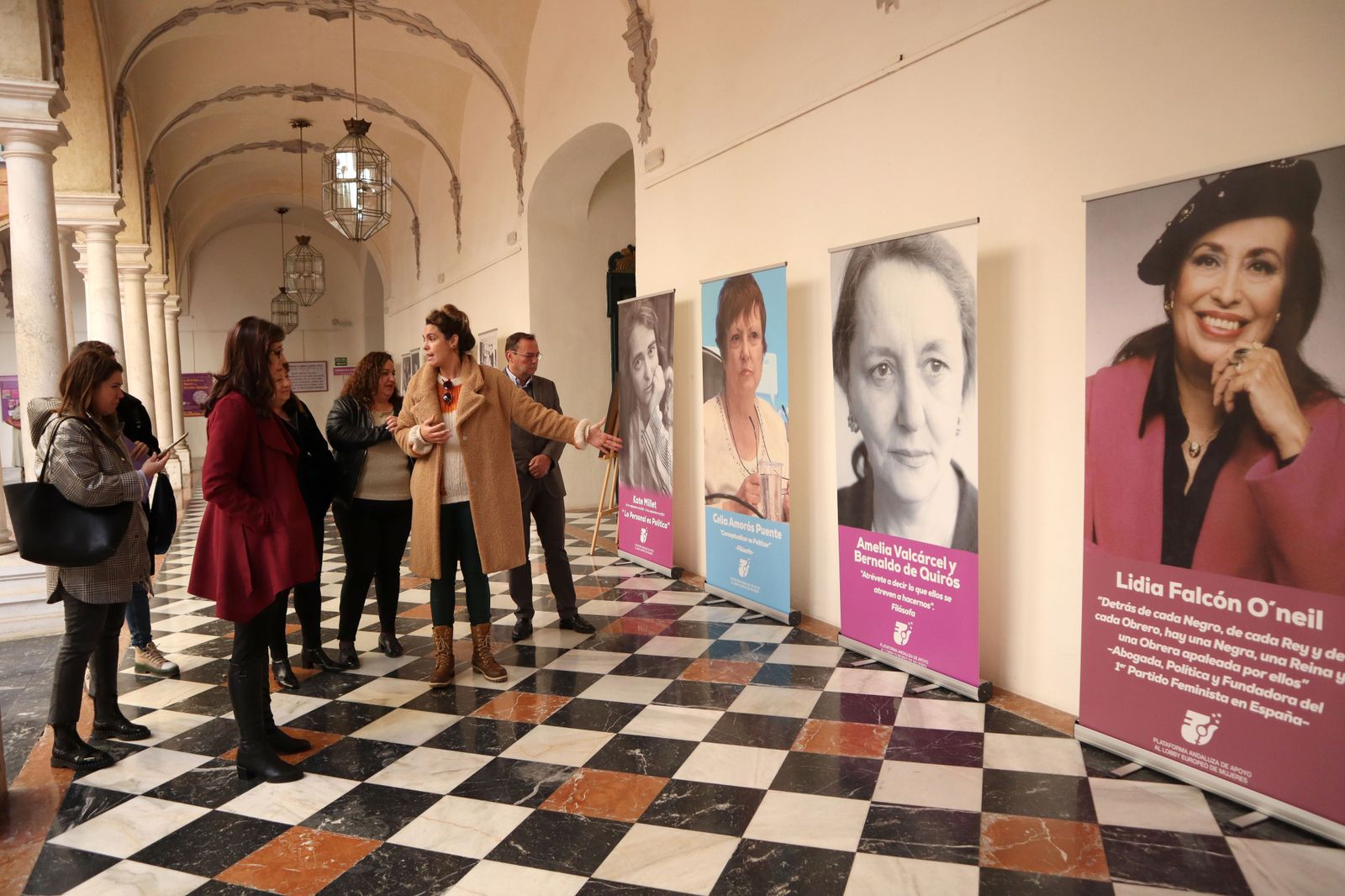 Un momento de la inauguración de la exposición.