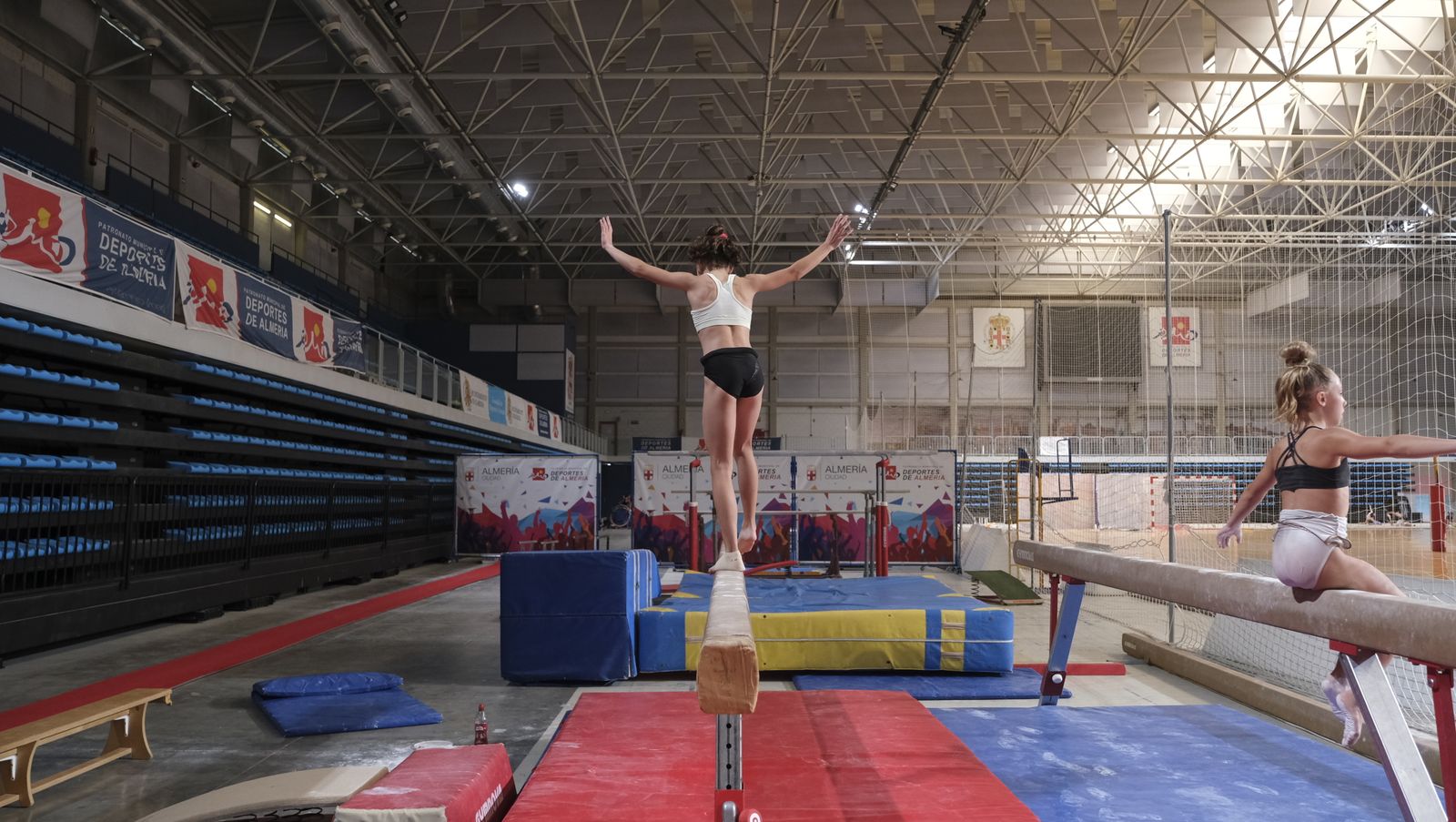 Imágenes de los entrenamientos de los gimnastas almerienses