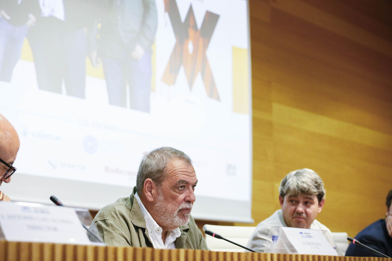 Carmen Mola presenta su libro "El clan" en la Casa de las mariposas de Almería, en imágenes