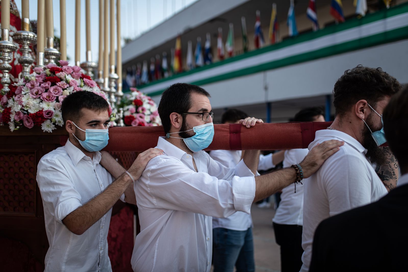 La procesión de la Virgen del Pilar por la Hispanidad en imágenes