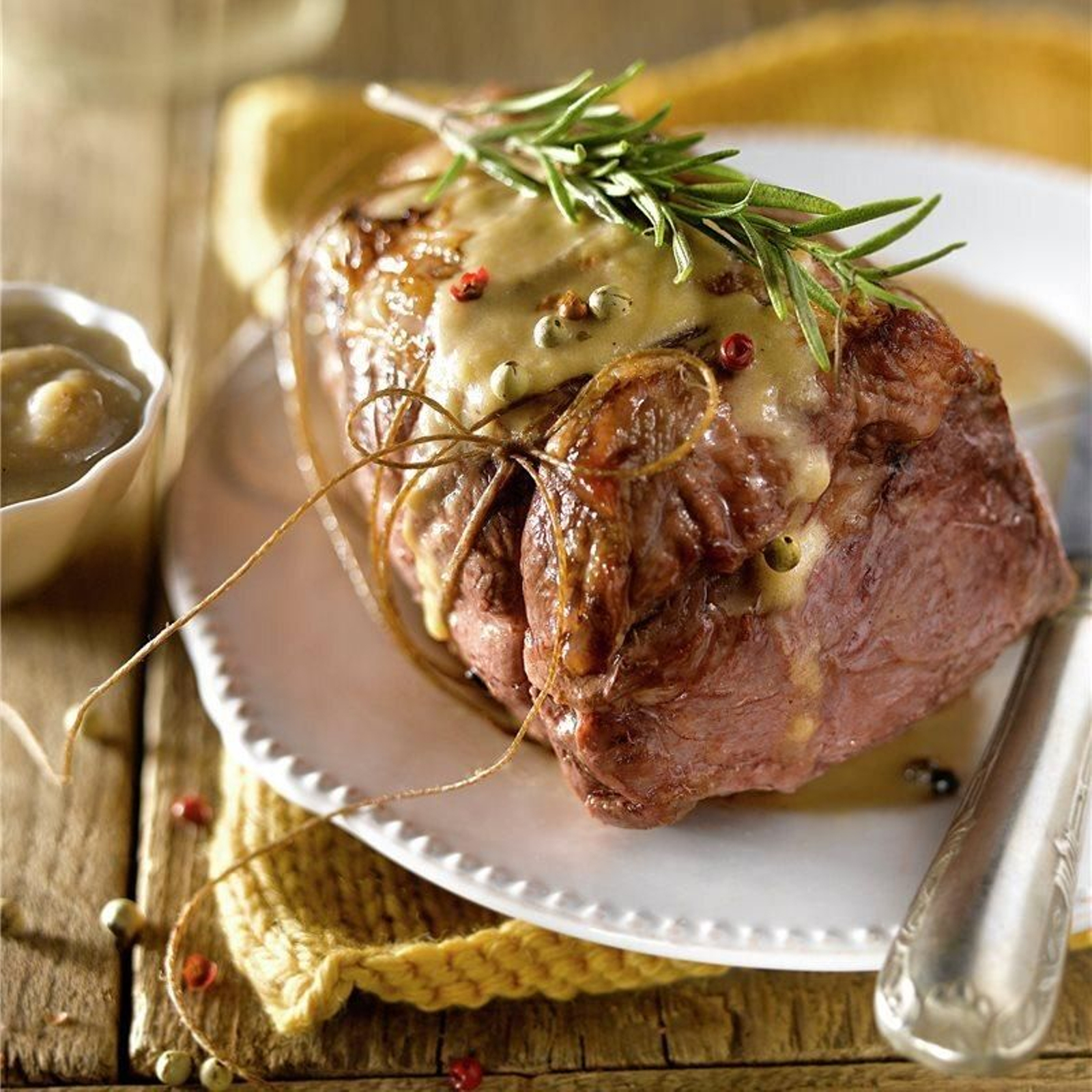 Ternera asada con salsa de manzana, castañas y jerez