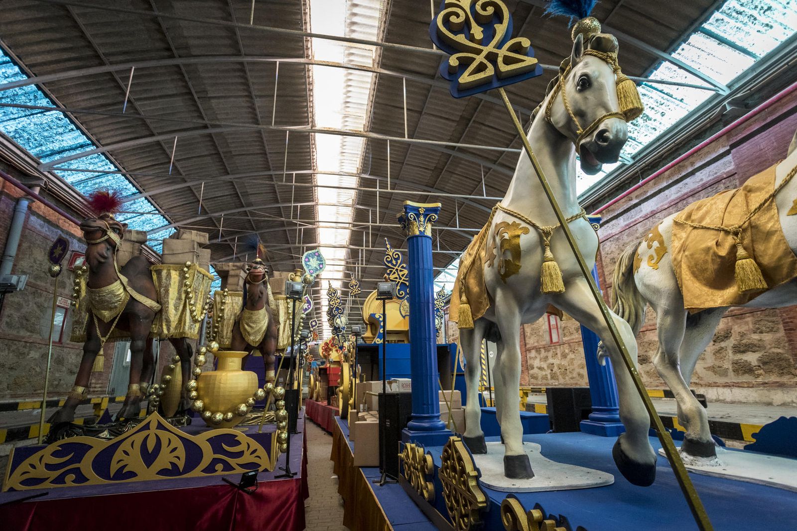 Preparativos de las carrozas de la Cabalgata de Reyes Magos 2019