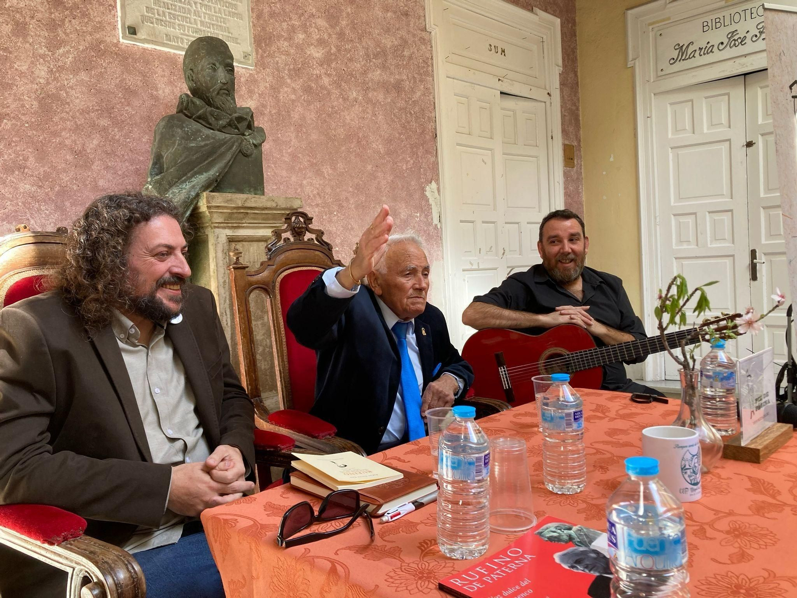 Rufino de Paterna, junto a Juan Sánchez y Niño de la Escalerilla.