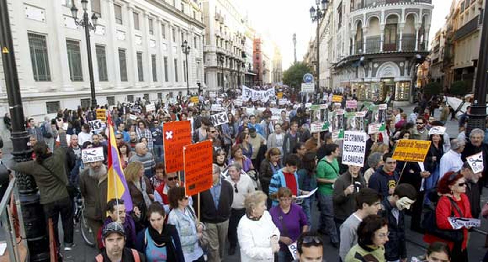 El 15M moviliza a miles de personas al inicio de una "semana de lucha"