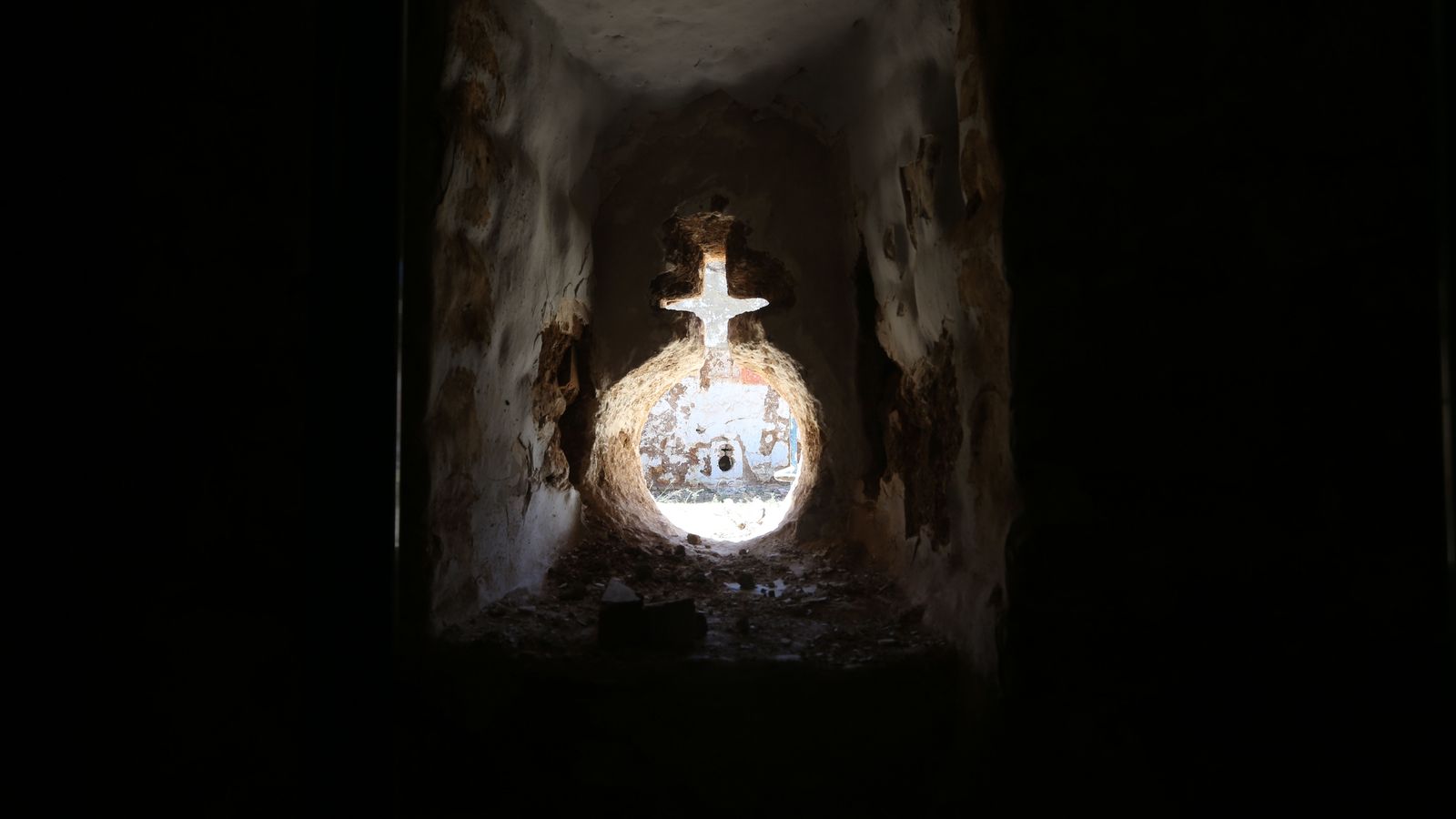 Una de las troneras que han salido a la luz en la actuación de restauración del Castillo de Niebla.