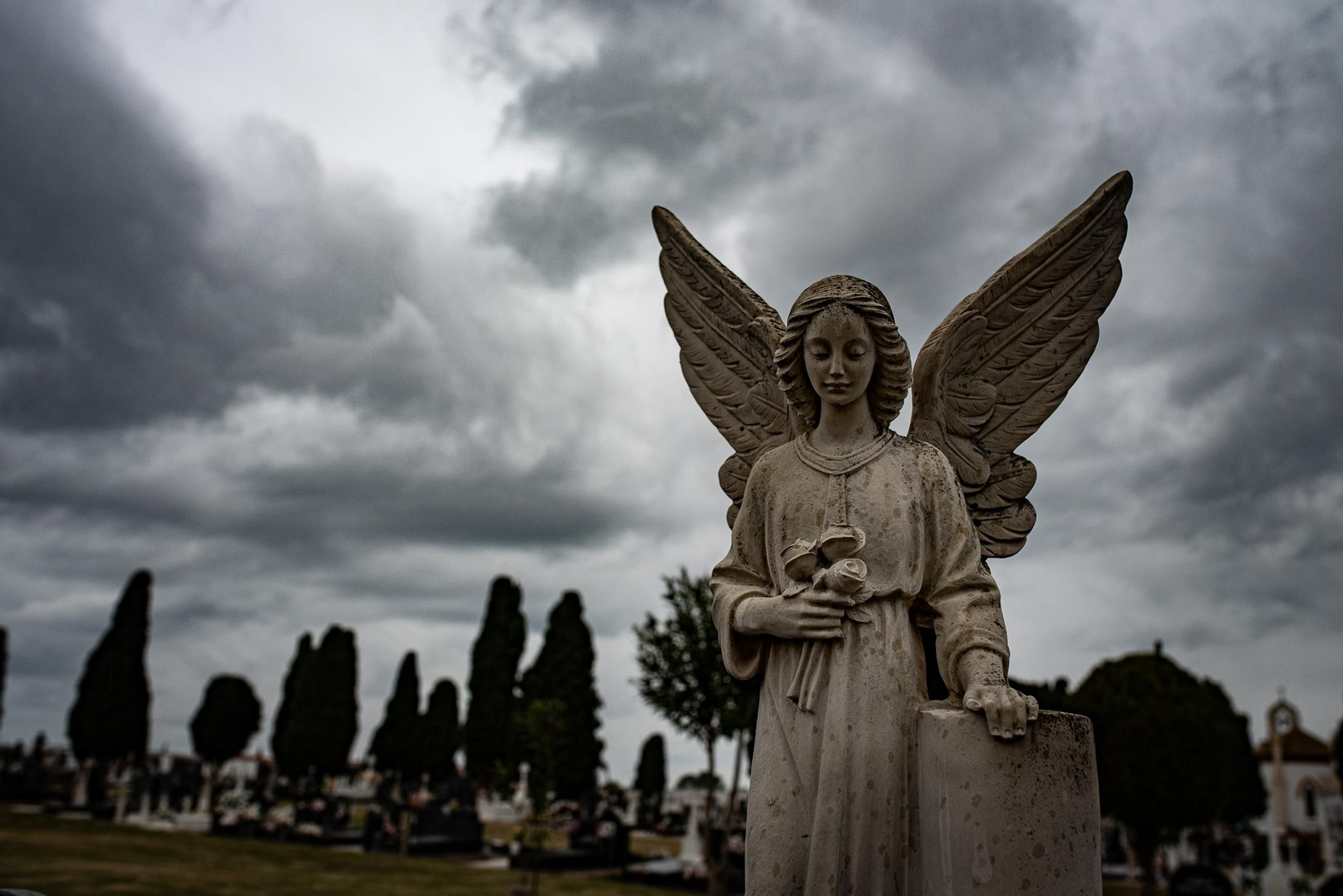 El cementerio de La Soledad de la capital alberga un interesante repertorio escultórico.