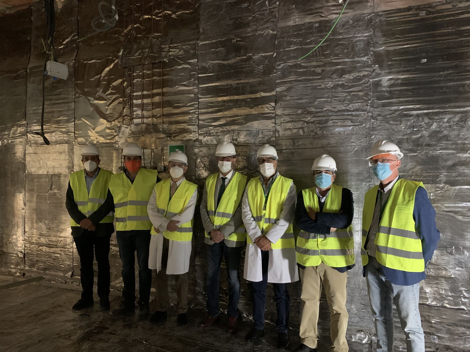 Visita a las obras del quirófano para intervenciones vasculares de alta complejidad con el que contará Málaga.