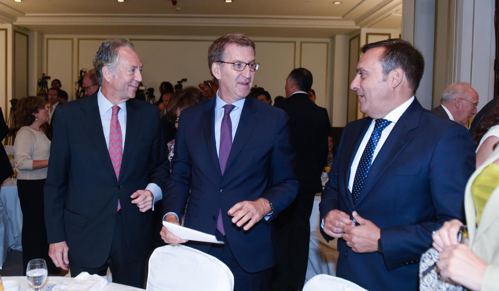 Los invitados al Foro Joly con Juanma Moreno en Madrid, en imágenes