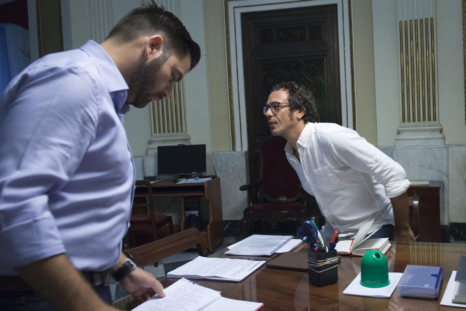 Fran González y José María González Kichi en una reunión cuando el primero era portavoz municipal socialista.