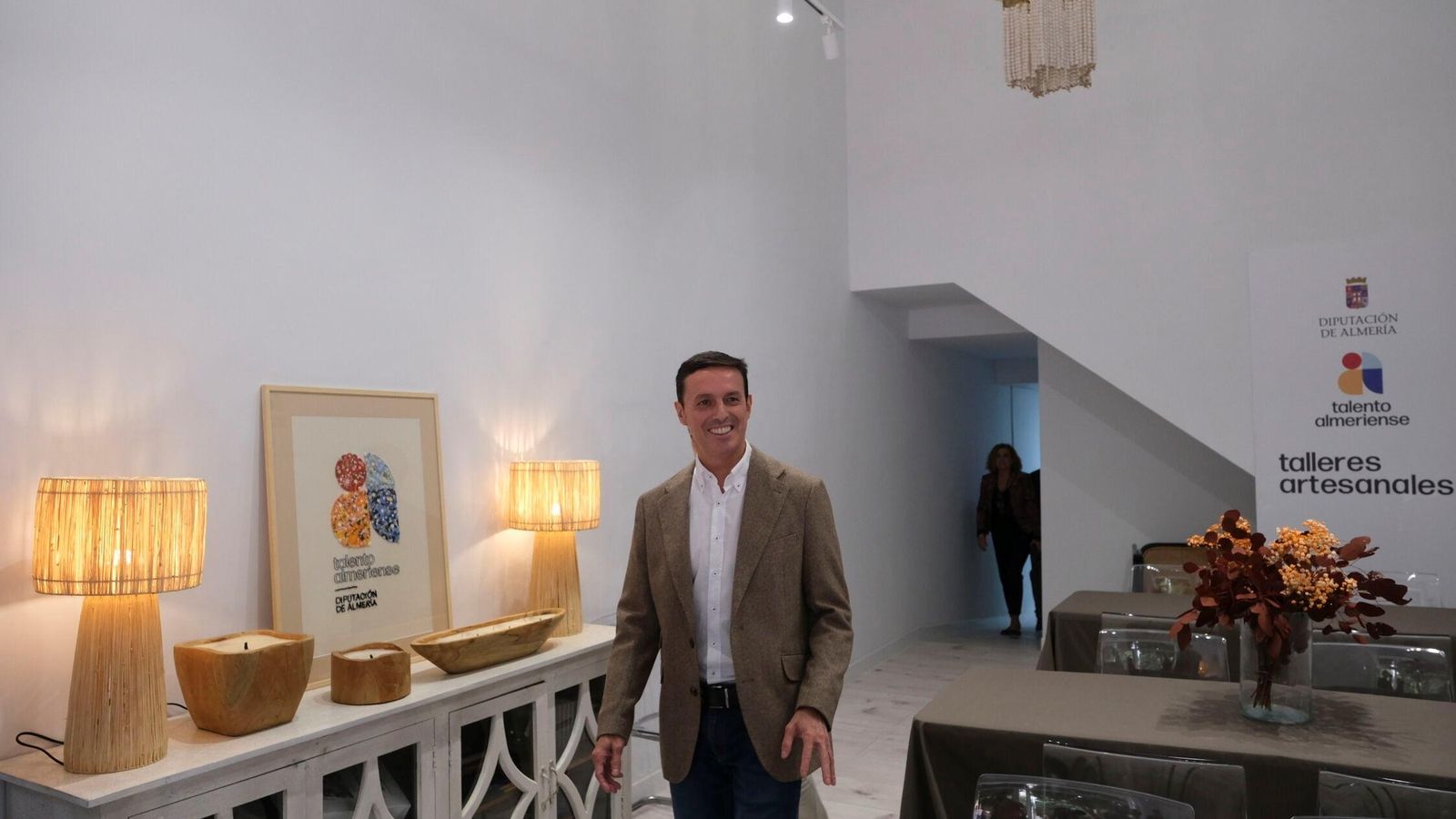 Javier A. García, en la sala de los talleres.