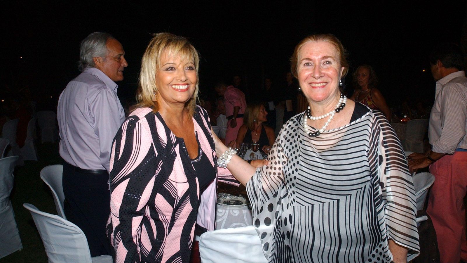 Remedios del Río en una fiesta junto a María Teresa Campos.