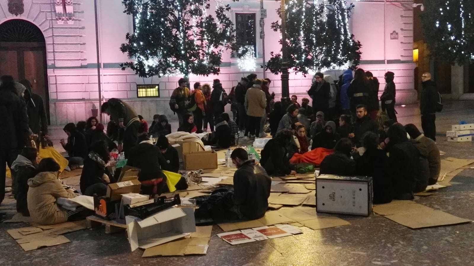 Los jóvenes anoche cuando decidieron acampar.