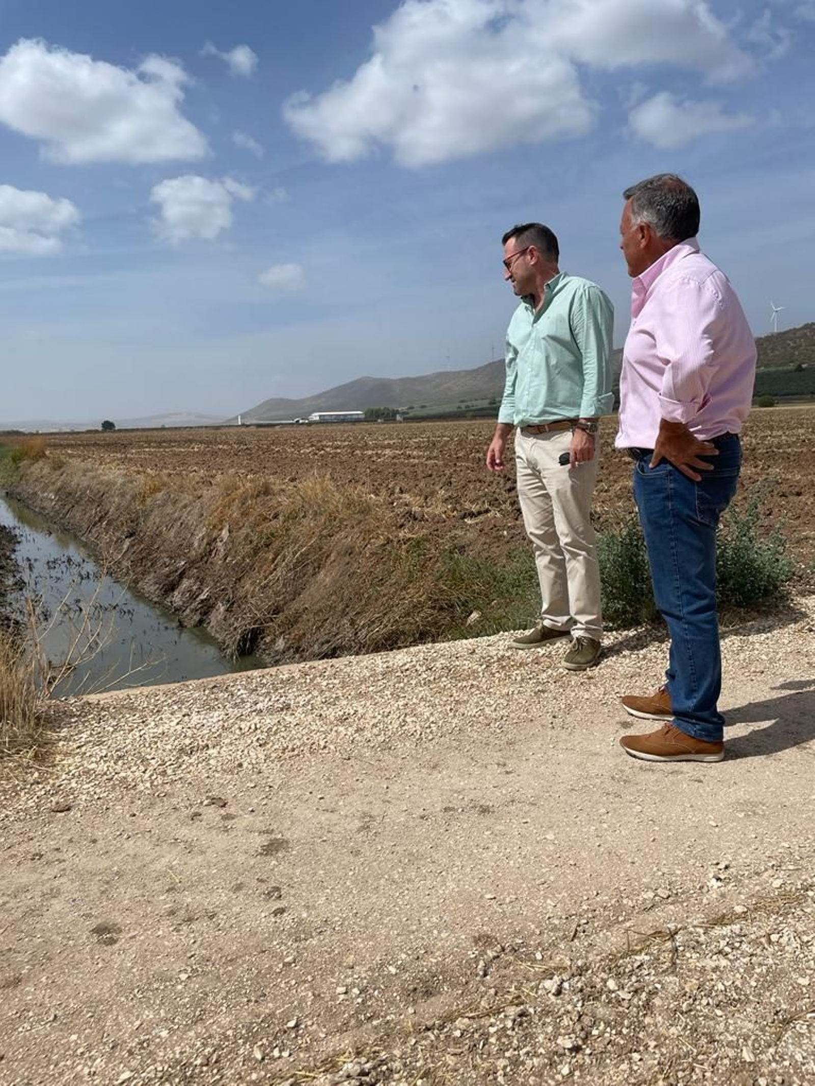 Arroyo La Albina de Sierra de Yeguas tras la limpieza.