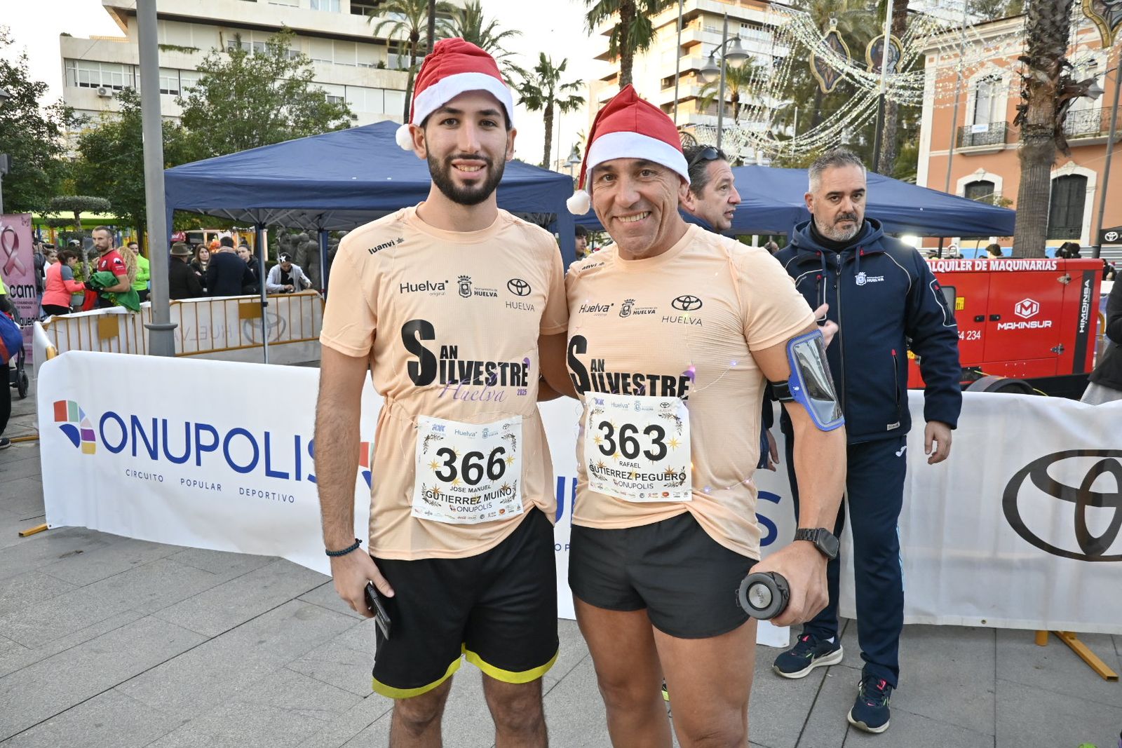 Búscate en las mejores fotografías de la San Silvestre de Huelva 2025