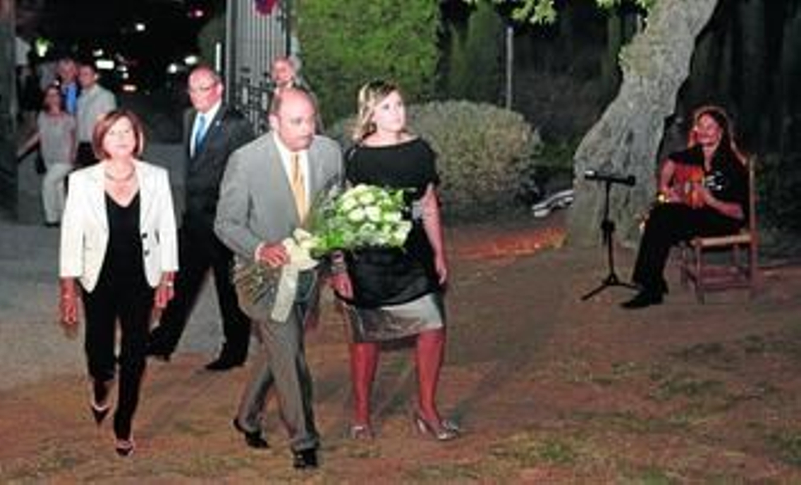 La delegada de la Junta en Granada, María José Sánchez; el presidente de la Diputación, Sebastián Pérez; y la alcaldesa de Alfacar, María José Pino, a su llegada.