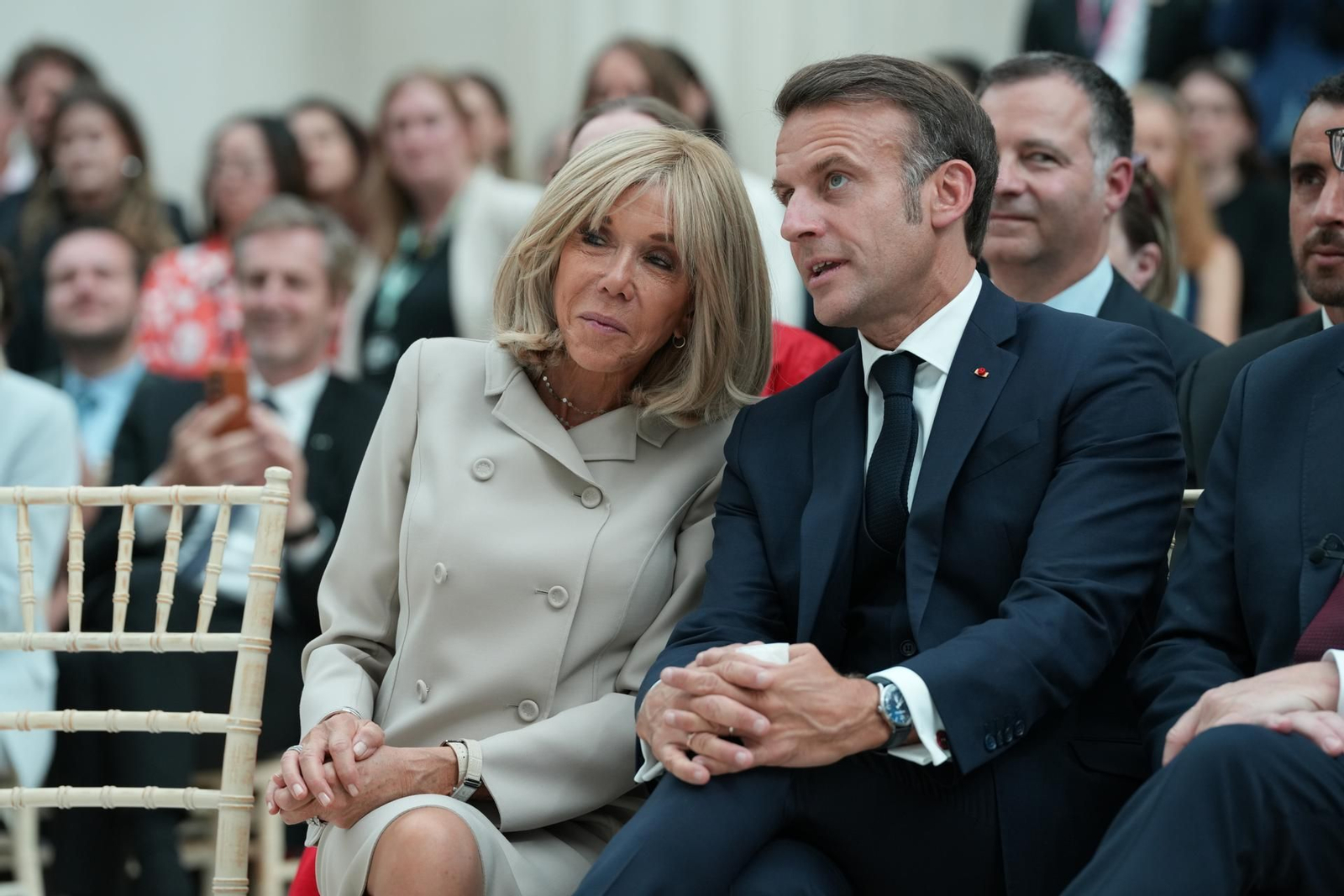 El presidente francés Emmanuel Macron junto a su esposa Brigitte en Londres