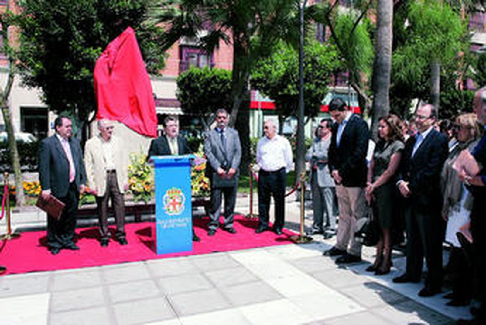 Representantes de La Salle y del Ayuntamiento de Almería estuvieron presentes en el acto.