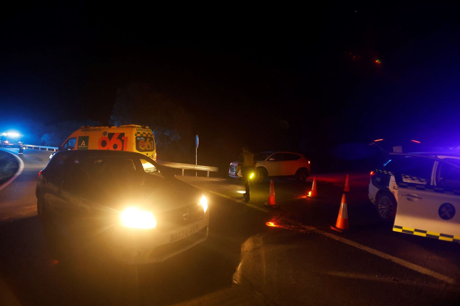 Las imágenes de los vehículos de emergencias evacuando a los pasajeros del descarrilamiento en Adamuz