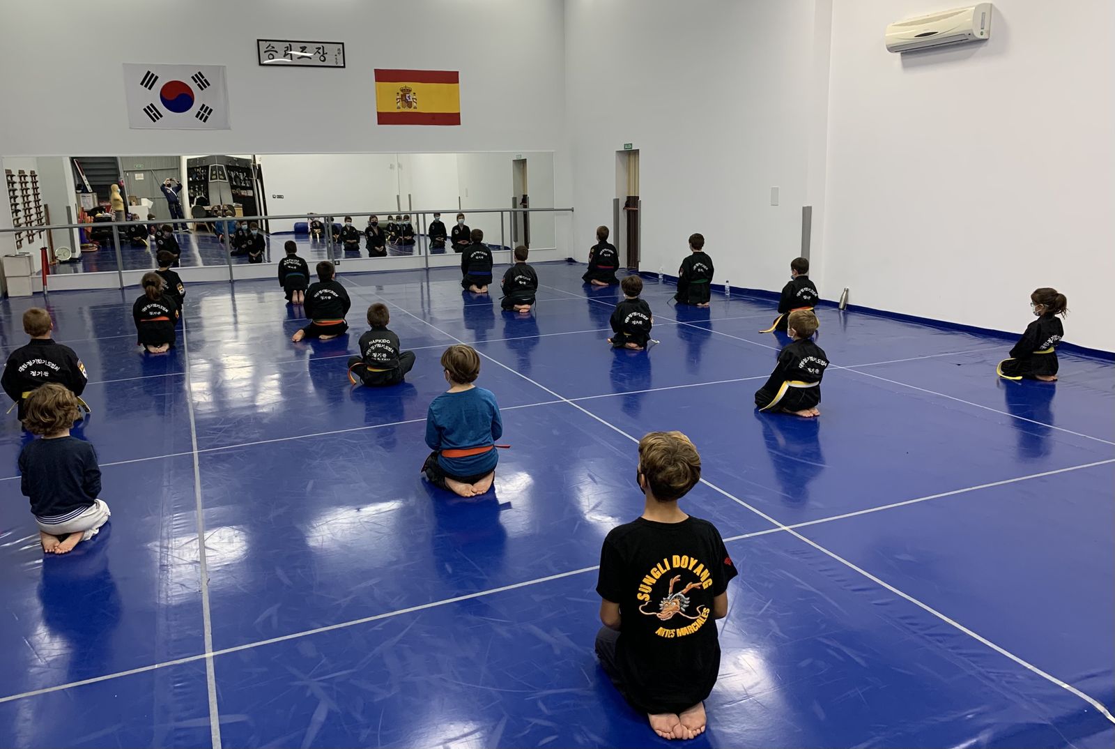 Varios menores durante una de las clases previa a las nuevas limitaciones de aforo.