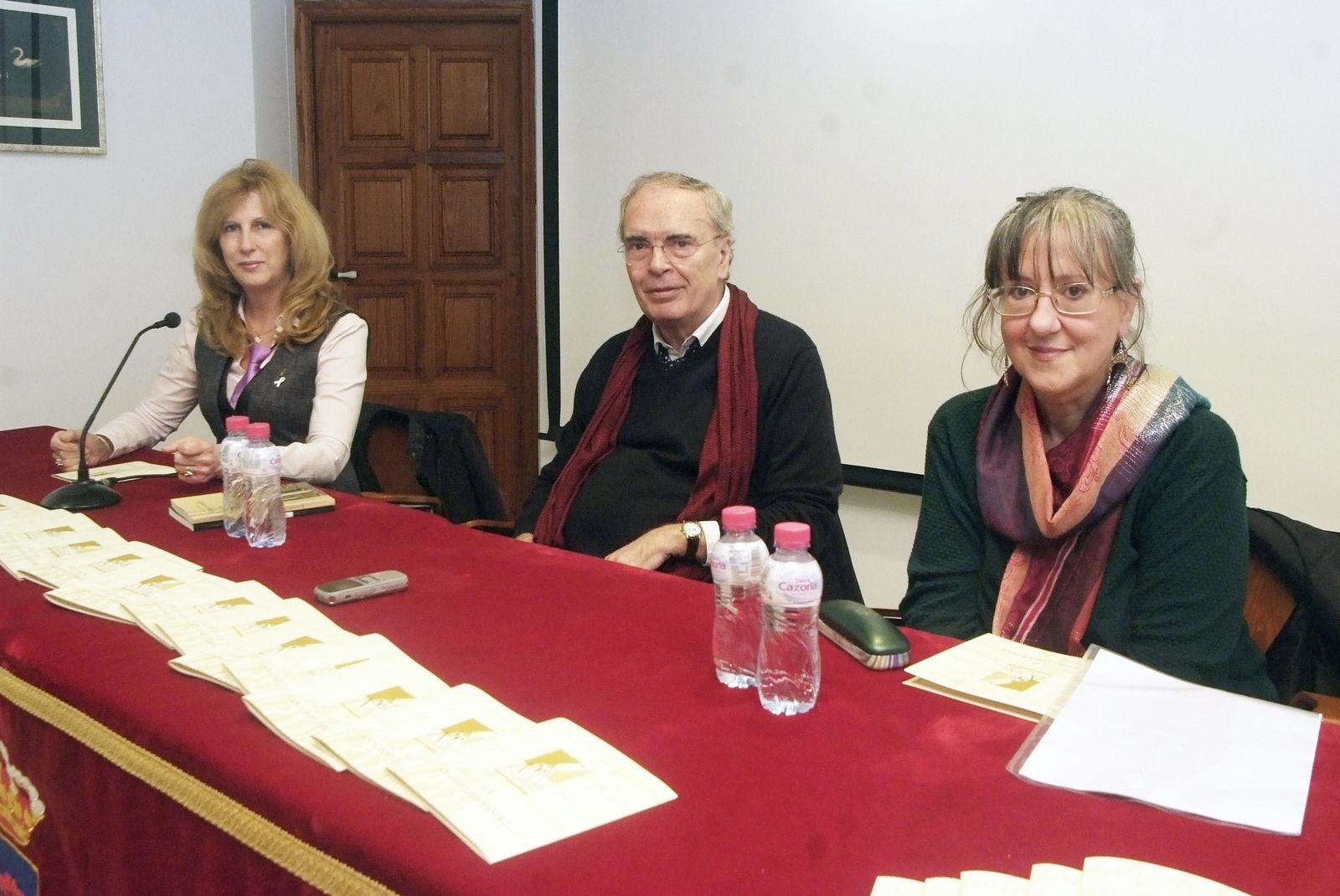 Antonio Hernández acompañado de la concejala María Dolores Ortega y Pilar Quirosa.